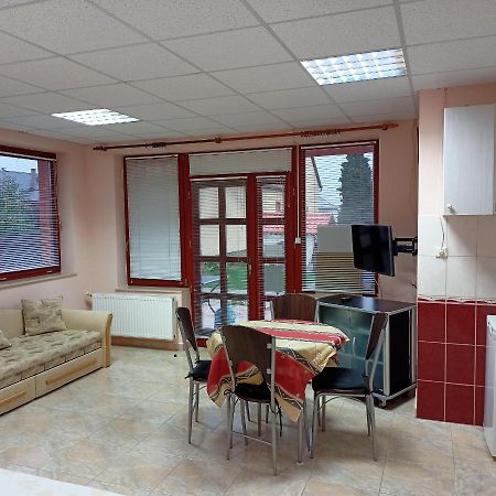 Livia Apartman Бік Екстер'єр фото