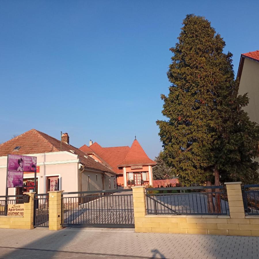Livia Apartman Бік Екстер'єр фото