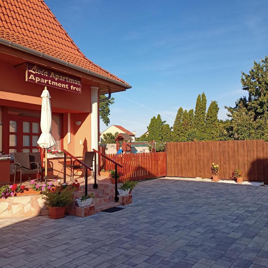 Livia Apartman Бік Екстер'єр фото