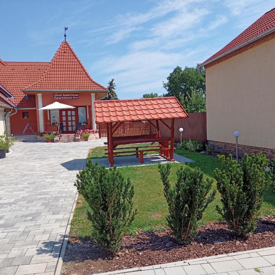 Livia Apartman Бік Екстер'єр фото