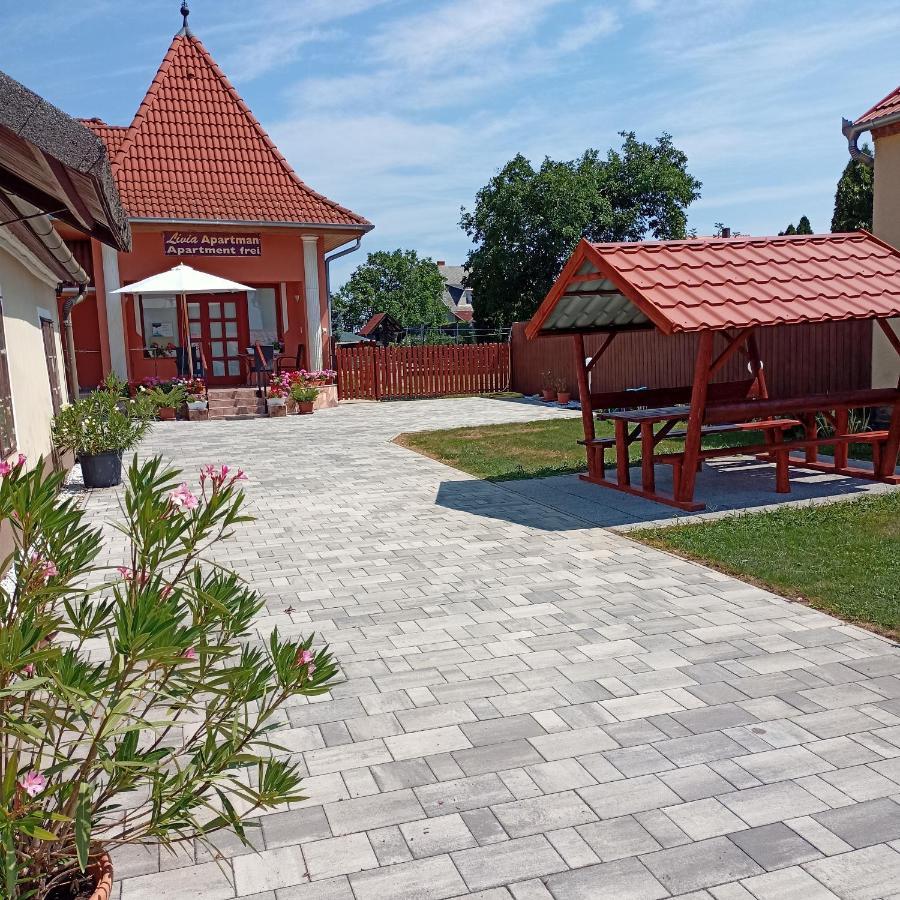 Livia Apartman Бік Екстер'єр фото
