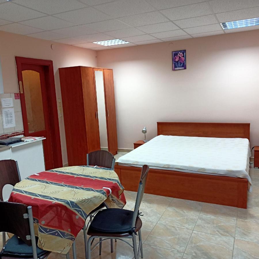 Livia Apartman Бік Екстер'єр фото