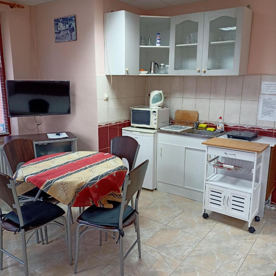 Livia Apartman Бік Екстер'єр фото