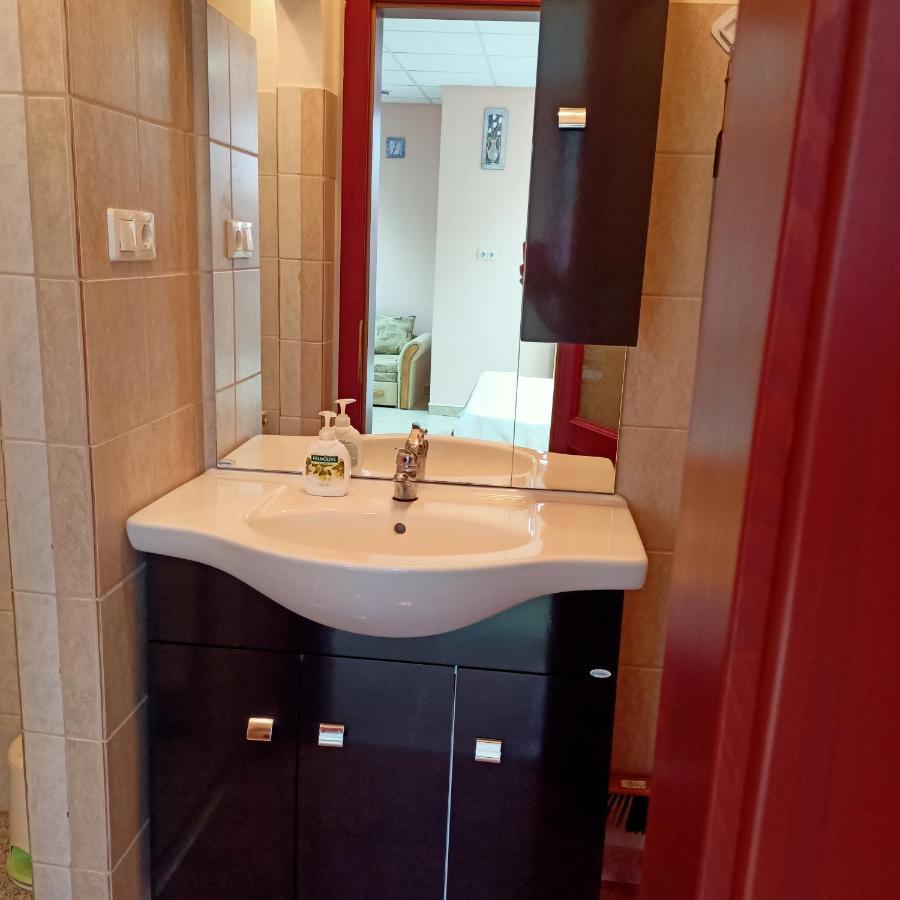 Livia Apartman Бік Екстер'єр фото